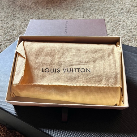 Louis Vuitton Vernis Blue Sarah Wallet Authentic - Picture 4 of 5